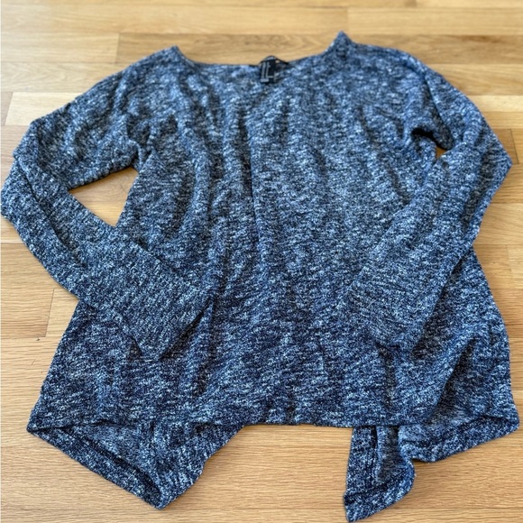 Forever 21 Gray and white Sweater with an open back small women's - Picture 2 of 8